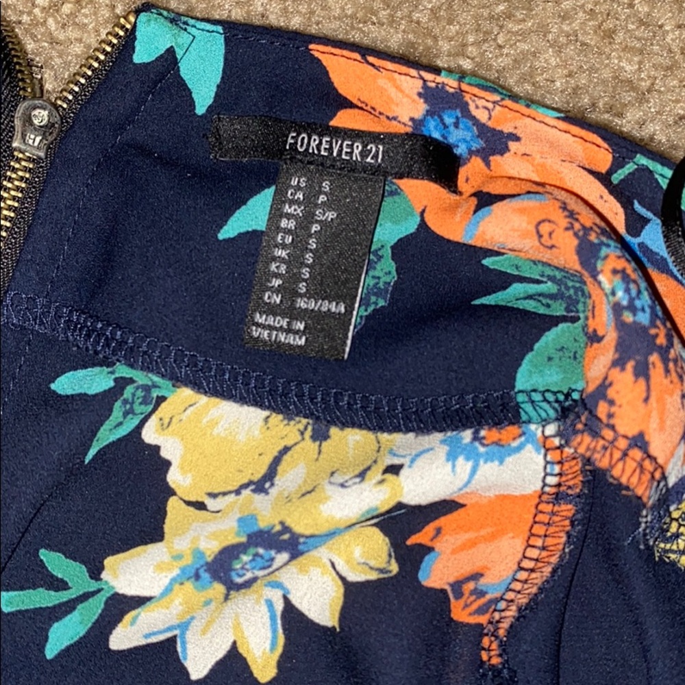 Cropped top - Picture 3 of 3